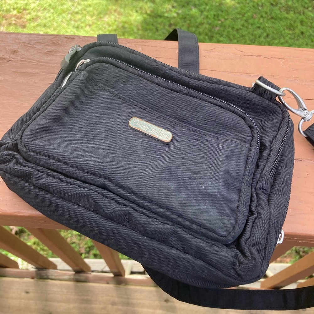 Baggallini black belt crossbody bag